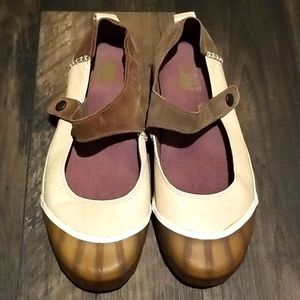 Sorel Mary Jane's size 9 rubber sole
